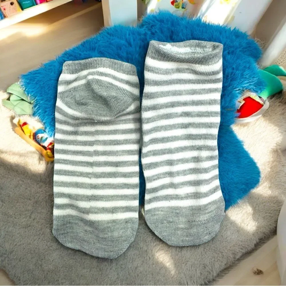 4 Pairs of Little Girl’s Socks/Footies